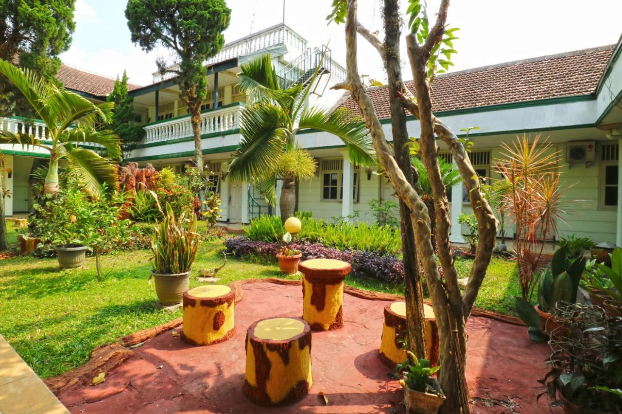 Hotel Camelia Malang Exterior foto
